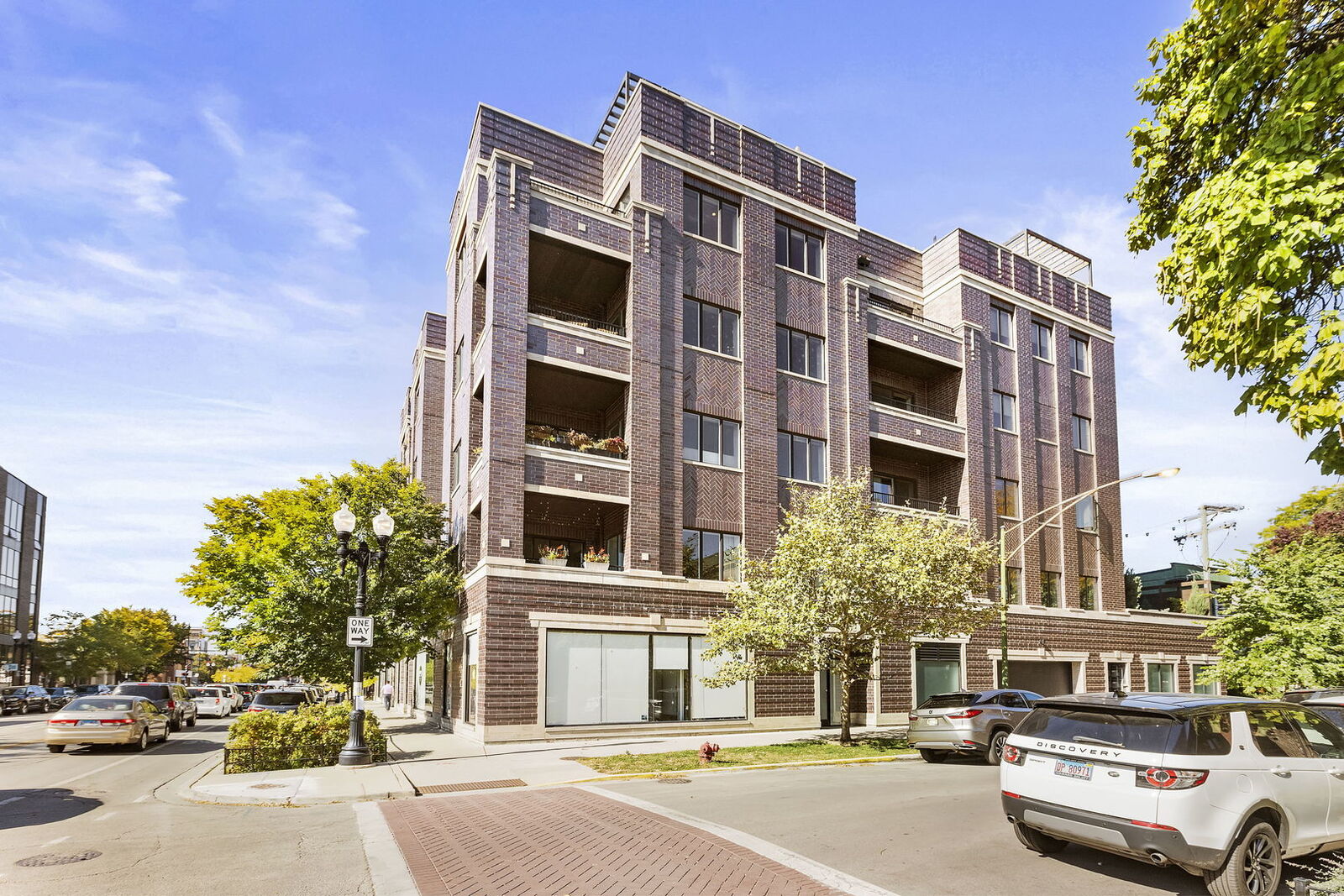 Property Photo: 4802 N Bell Avenue 201 IL 60625