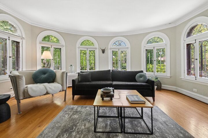 Property Photo:  1114 Dobson Street  IL 60202 