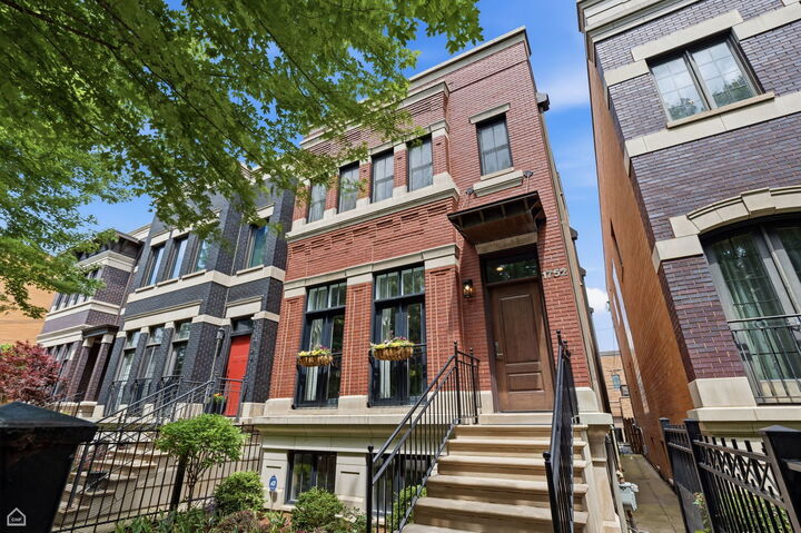 Property Photo:  1752 W Erie Street  IL 60622 