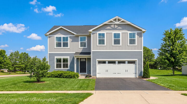 Property Photo:  450 Cardinal Way  IL 60140 