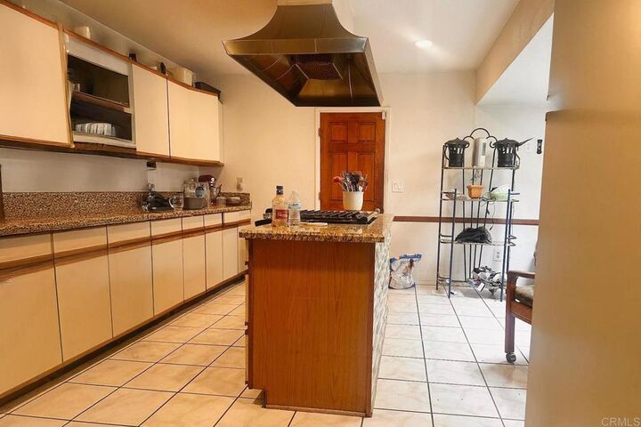 Property Photo: 7077 La Sena CA 92114