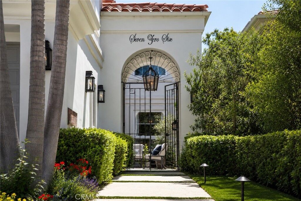 Property Photo:  706 Avenue B  CA 90277 