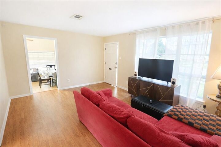 Property Photo:  1901 Pomona Street  LA 70005 