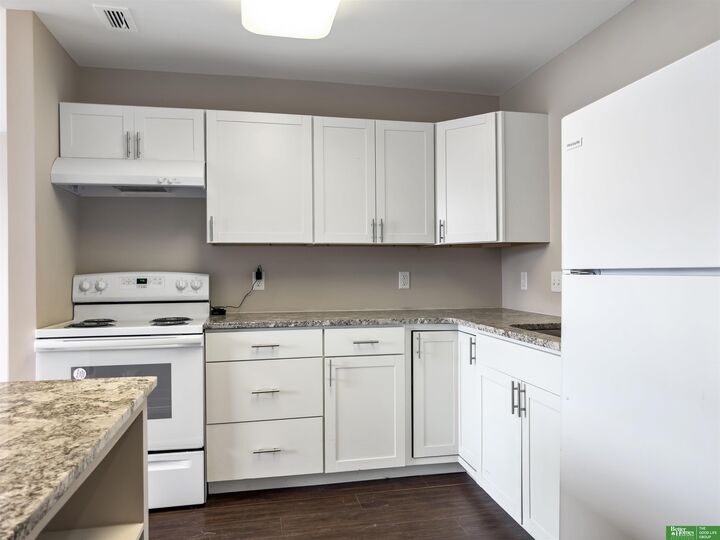 Property Photo:  3000 Farnam Street S4h  NE 68131 