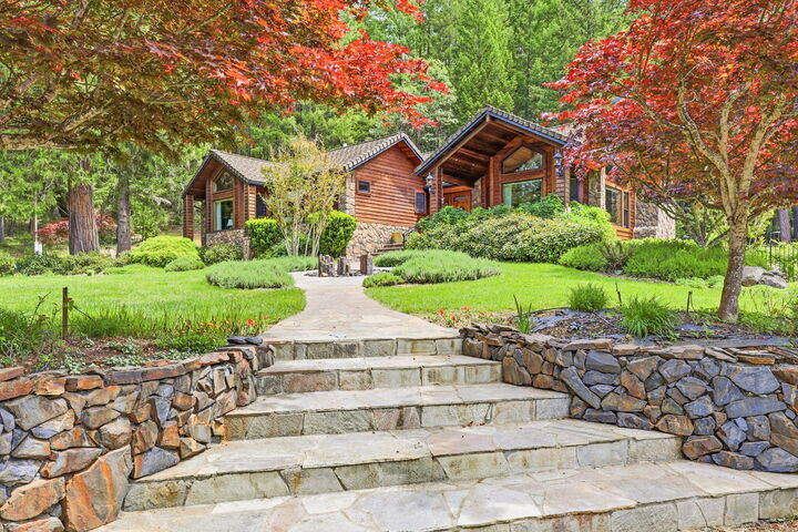 Property Photo:  985 Elliott Creek Road  OR 97543 