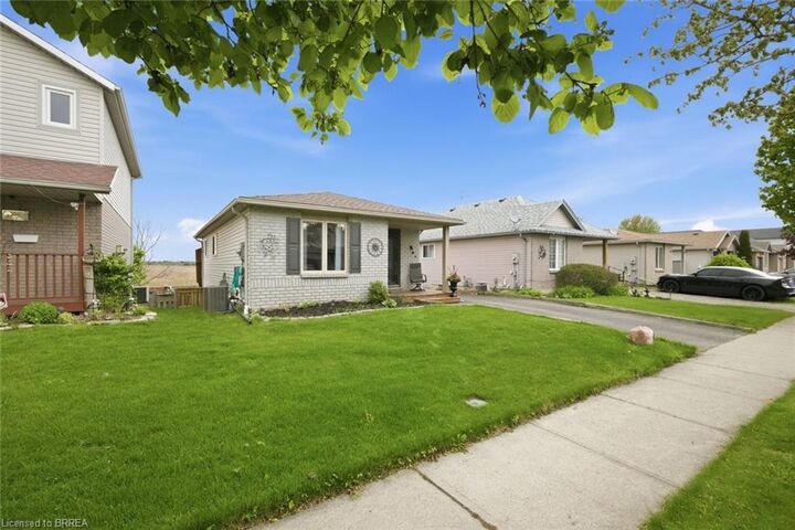 Property Photo: 37 Anastasia Crescent ON N3P 2A9