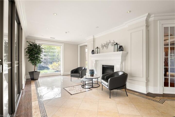Property Photo:  223 Erb Street W 405  ON N2L 0B3 