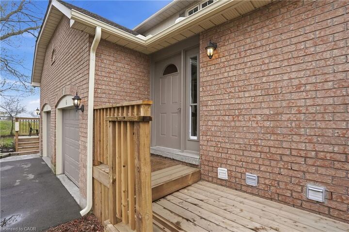 Property Photo:  79 Braeheid Avenue 6  ON L8B 0C6 