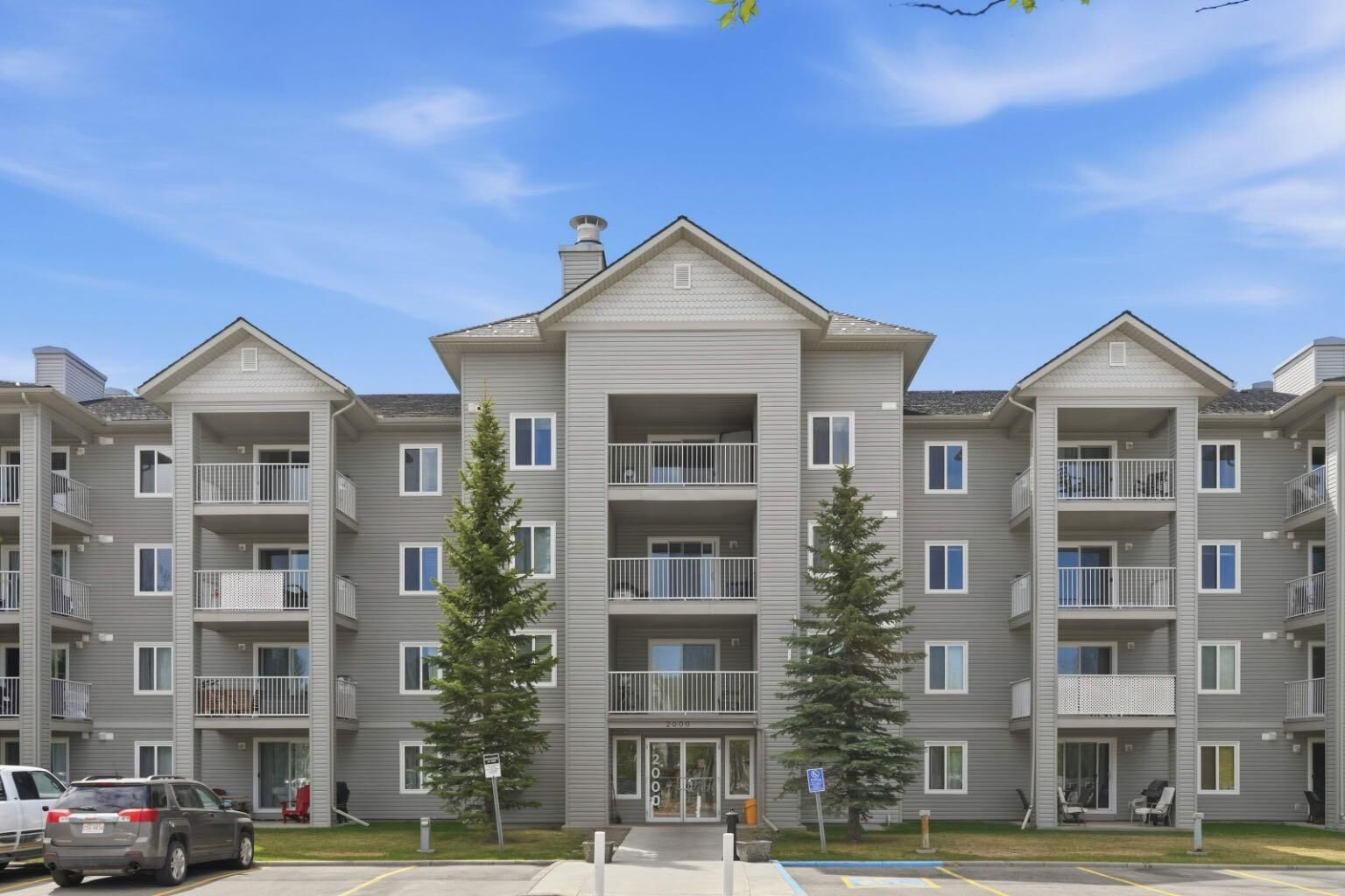 Property Photo:  604 8 Street SW 2305  AB T4B 2W4 