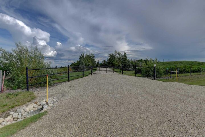 Property Photo:  17- 713019 RR 71  AB T8V 3A4 