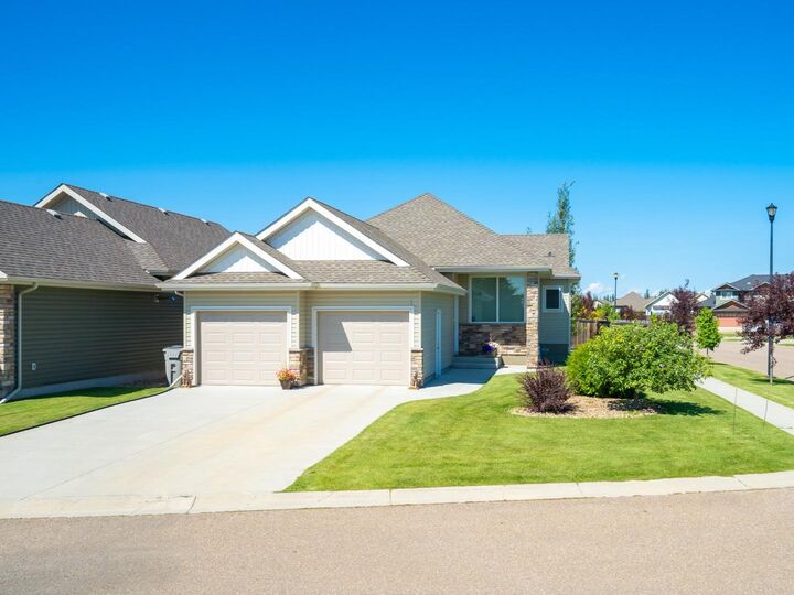 Property Photo:  1408 52B Avenue 1  AB T9V 3L4 