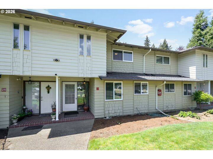 Property Photo: 13600 NE 18th St 26 WA 98684