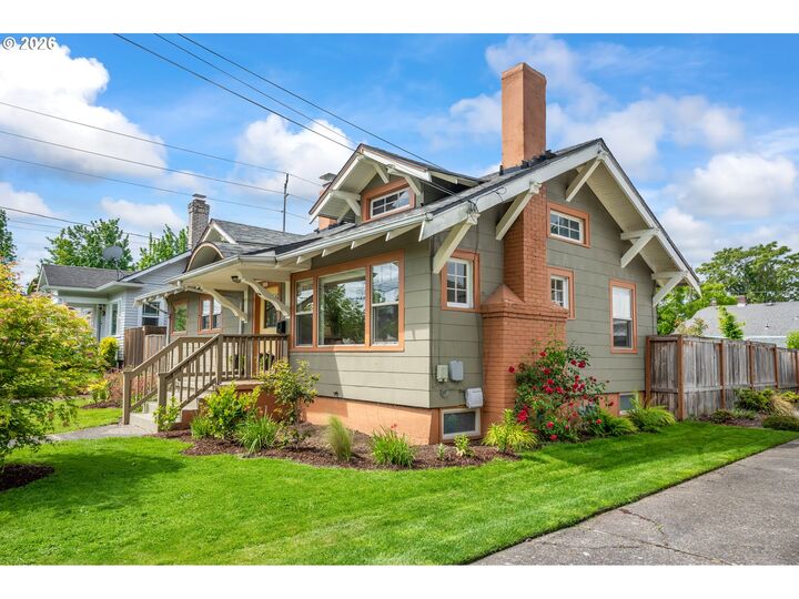 Property Photo:  3523 NE 70th Ave  OR 97213 