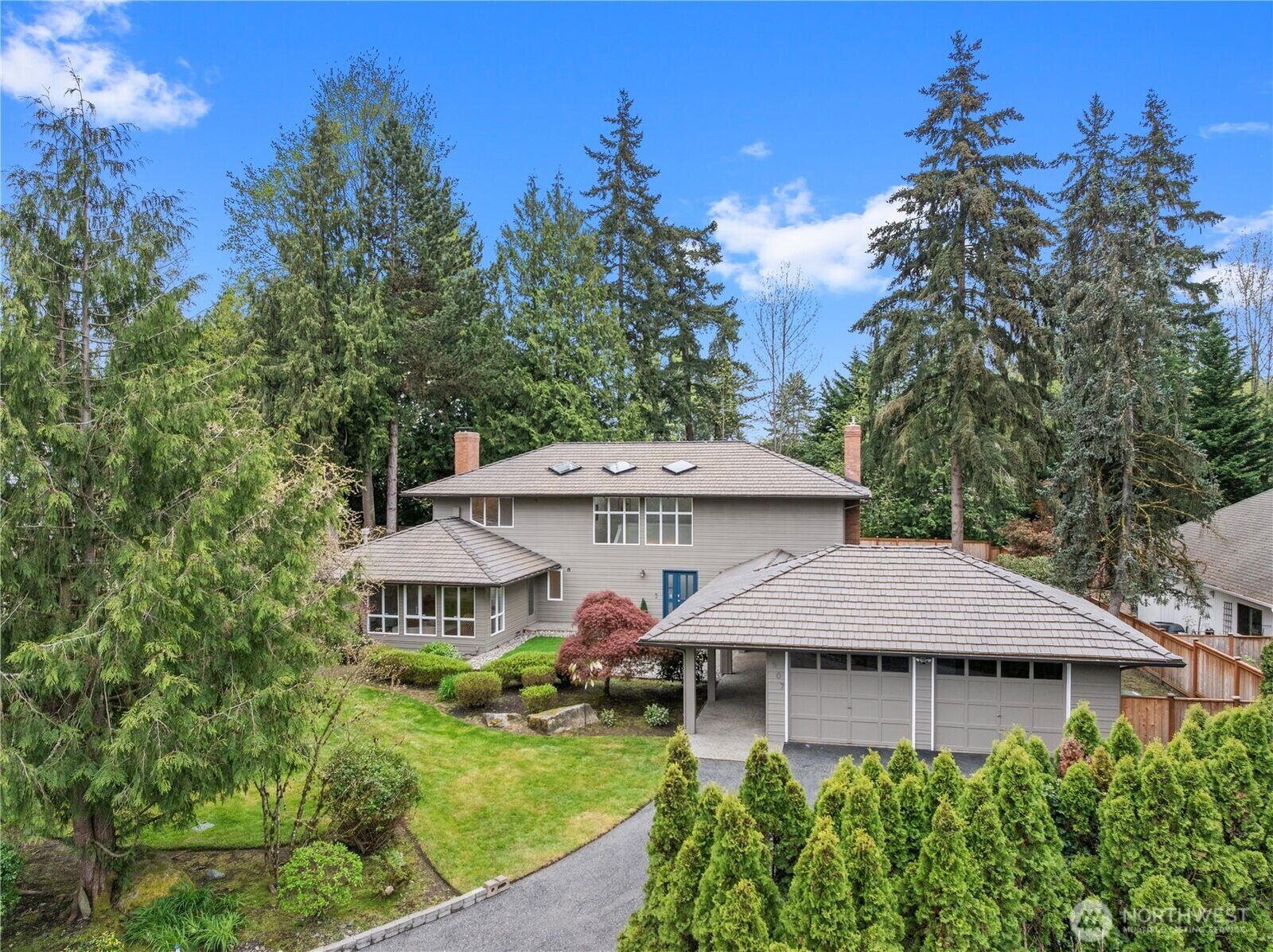 Property Photo:  2507  Medina Circle  WA 98039 