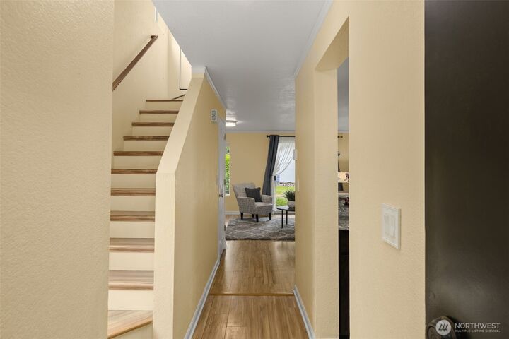 Property Photo:  280  Newport Wy NW  NW B15  WA 98027 