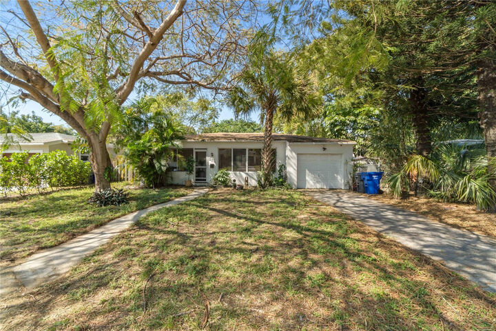 Property Photo:  510 S 29th Court  FL 33020 