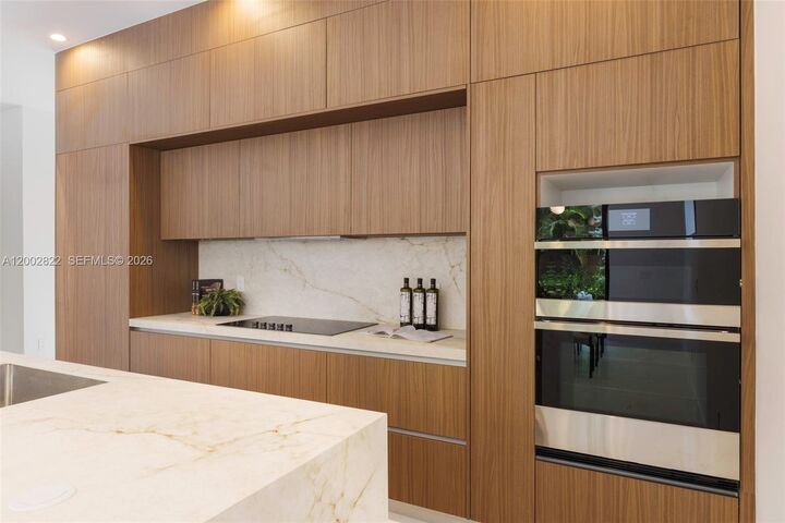 Property Photo:  1122 NE 10th Ave A  FL 33304 