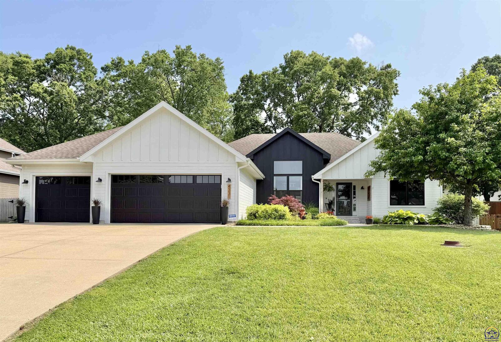 Property Photo:  4331 SE 24th Ct  KS 66542 