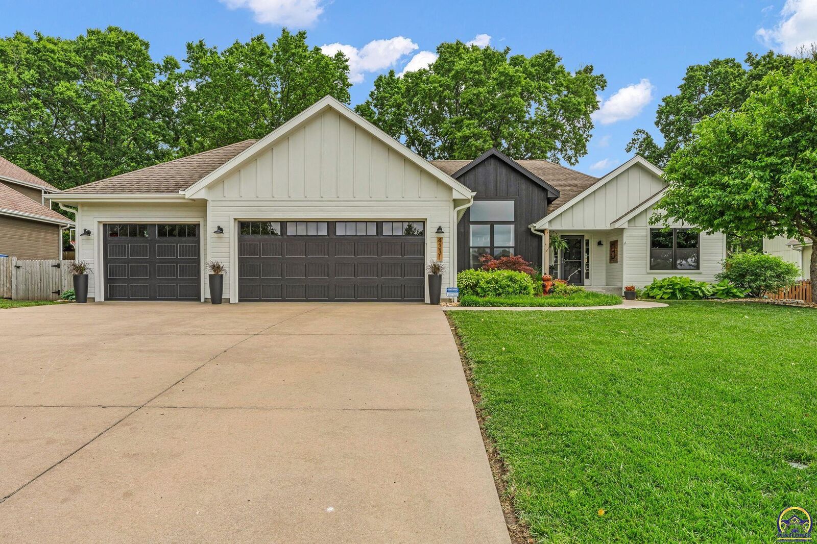 Property Photo:  4331 SE 24th Ct  KS 66542 
