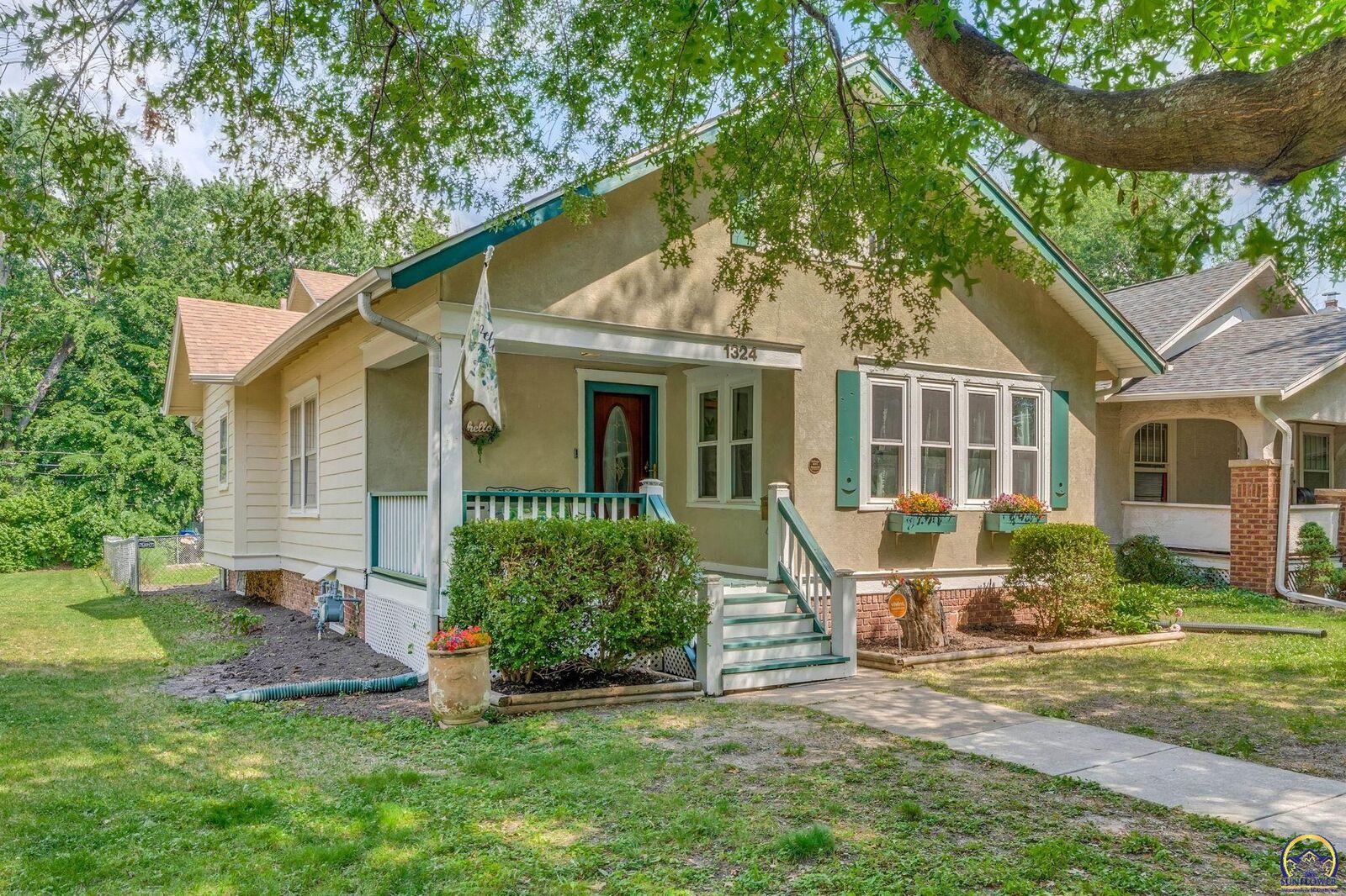 Property Photo:  1324 SW Macvicar Ave  KS 66604 