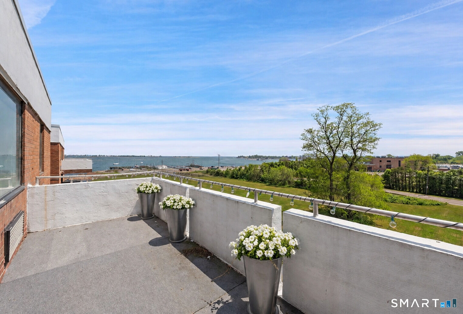 Property Photo:  50 Birdseye Street 401  CT 06615 