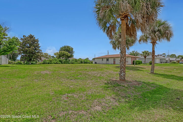 Property Photo: 431 Ellington Avenue SE FL 32909