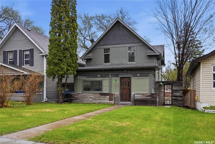 Property Photo: 316 E Avenue N SK S7L 1R8