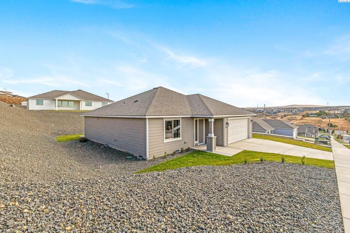 Property Photo:  2835 S Penn St  WA 99338 
