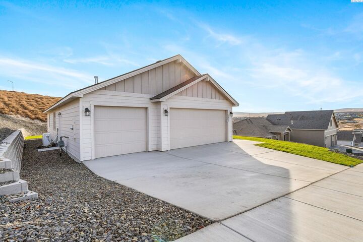 Property Photo:  2837 S Osborne St  WA 99338 