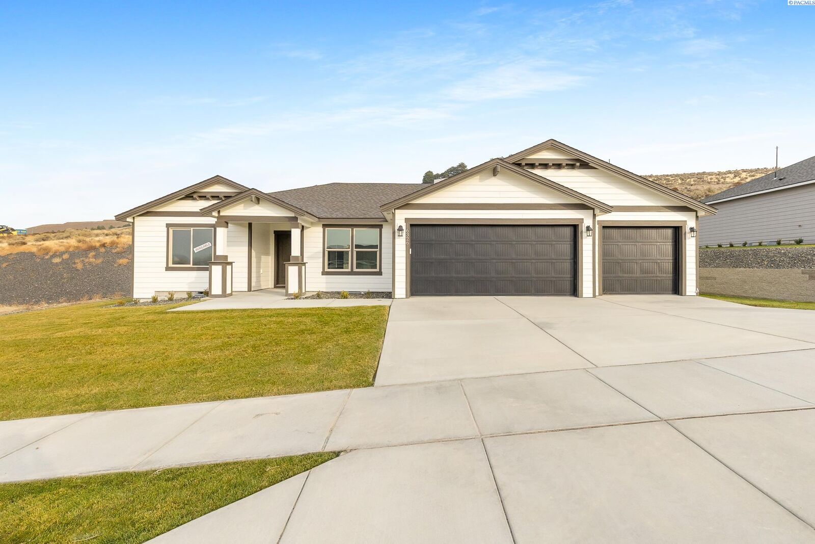 Property Photo: 6326 W 28th Ave WA 99338