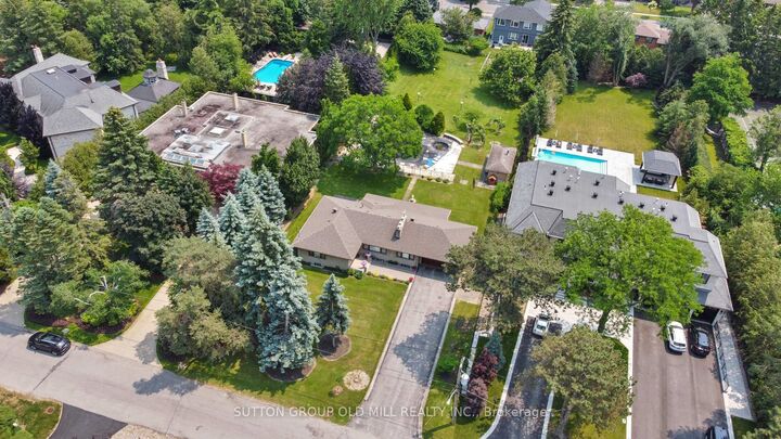 Property Photo:  9 Westmount Park Road  ON M9P 1R4 