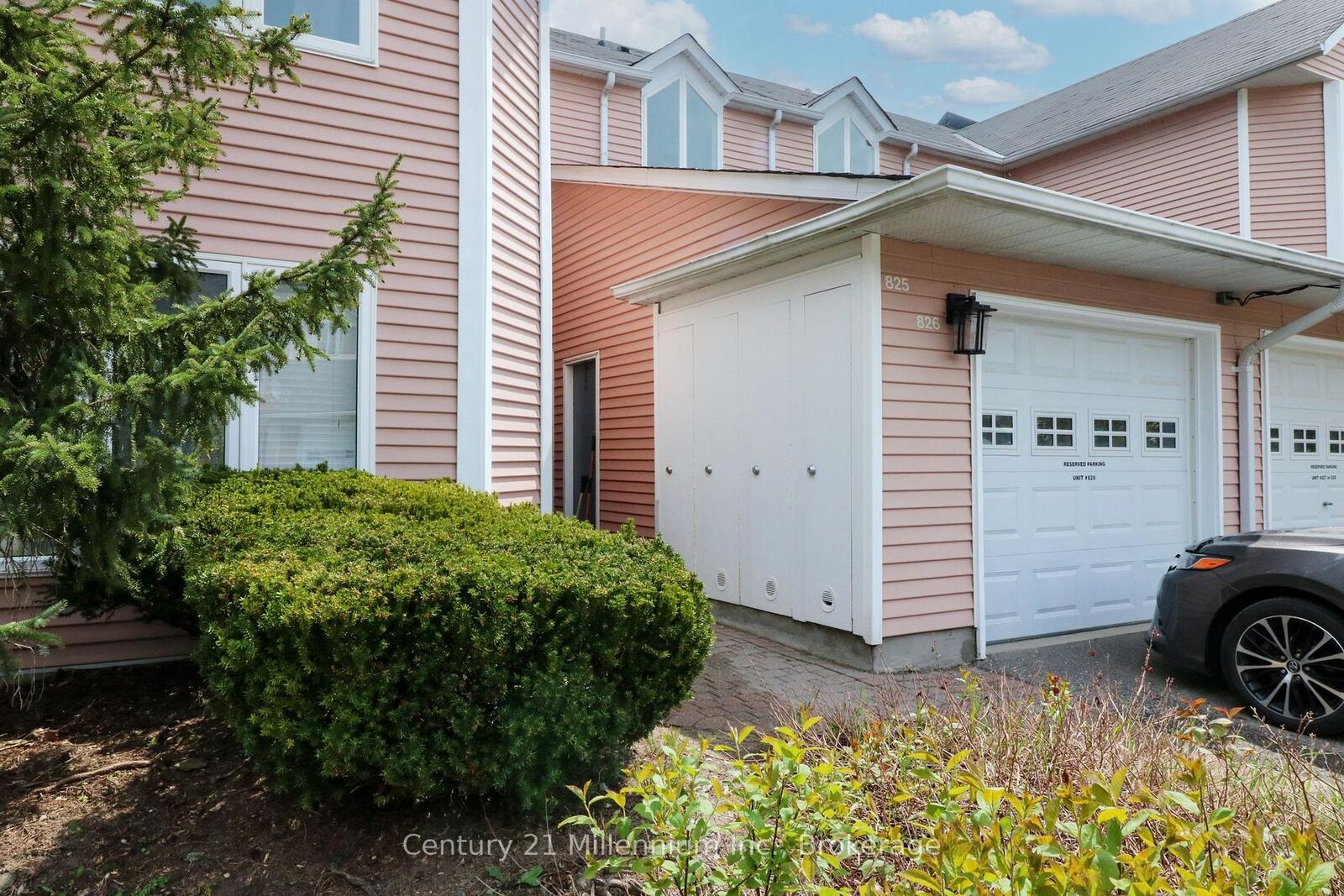 Property Photo:  34 Dawson Drive 825  ON L9Y 5B4 