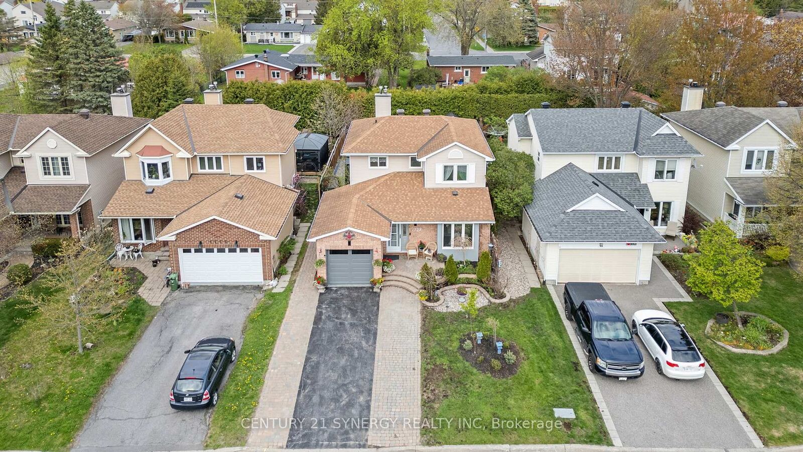 Property Photo: 1728 Teakdale Avenue ON K1C 6M7