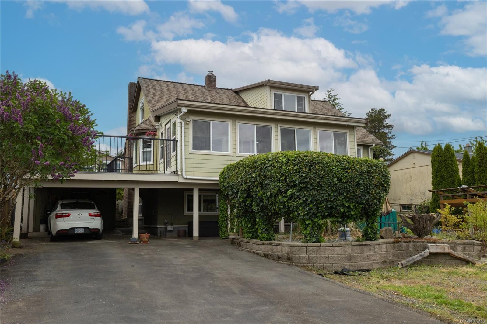 Property Photo: 27 View St BC V2M 3S5
