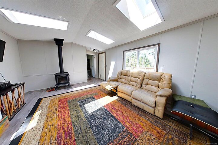 Property Photo: 516 Berg Rd BC V0R 1X2