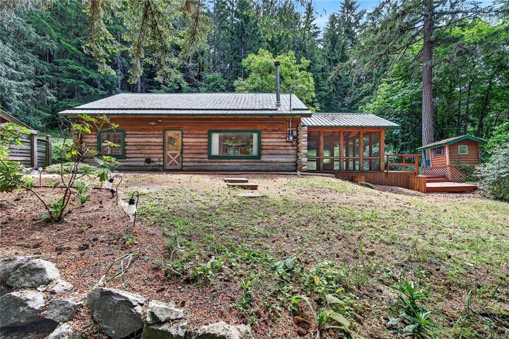 Property Photo: 135 Fairway Dr BC V8K 1M6