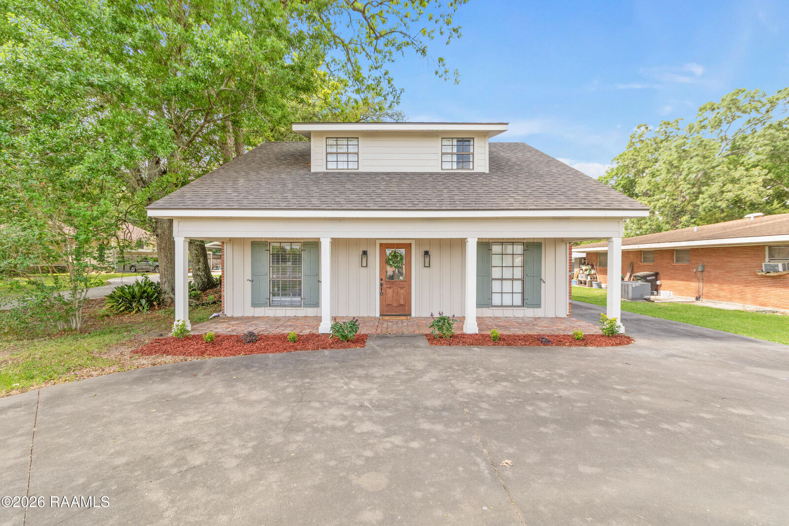 Property Photo:  1402 Parkview Drive  LA 70563 