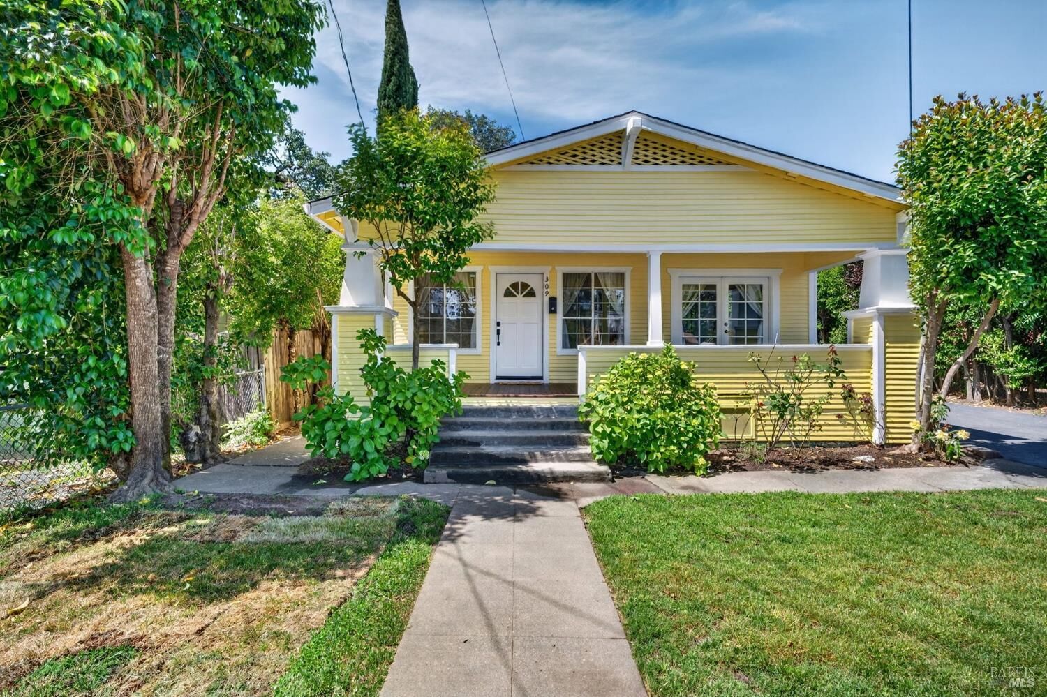 Property Photo: 309 N Jefferson Street CA 95425