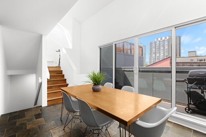 1934 Barclay Street 9 — photo 1