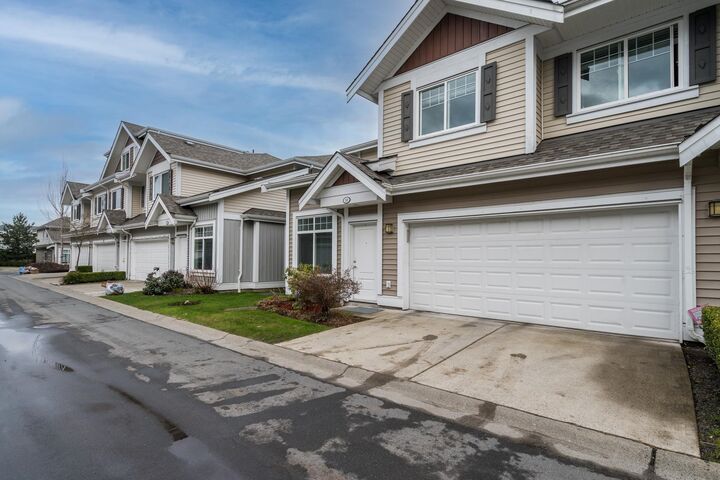 Property Photo: 30748 Cardinal Avenue 32 BC V2T 0C1