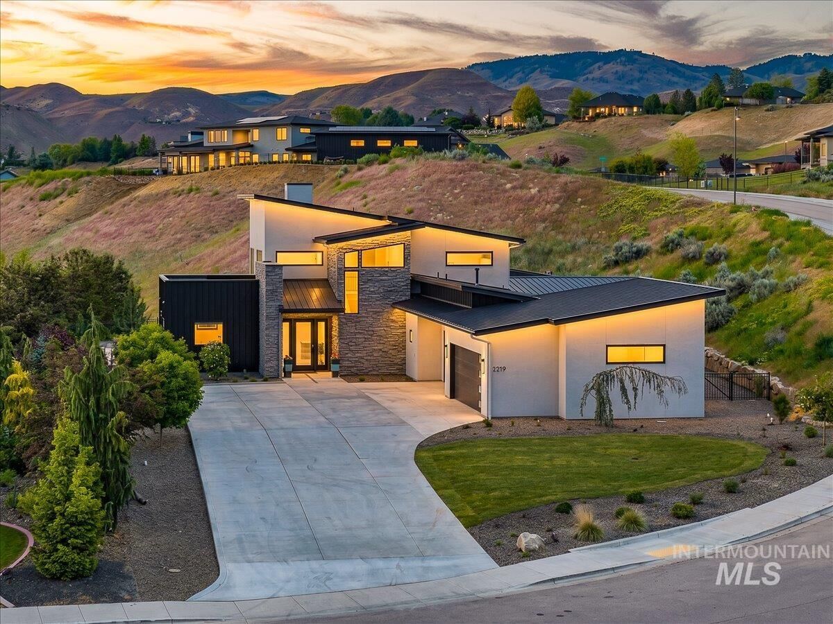 Property Photo: 4219 N Goshawk Way ID 83703