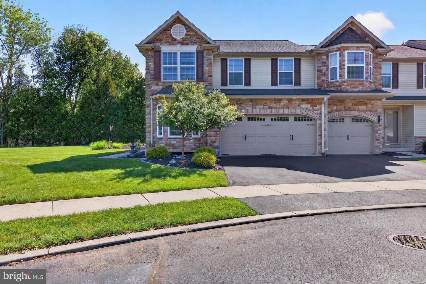 Property Photo: 408 Pin Oak Court PA 17050