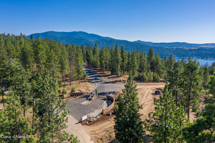 Property Photo:  109 N Blue Skies Ln  WA 99019 