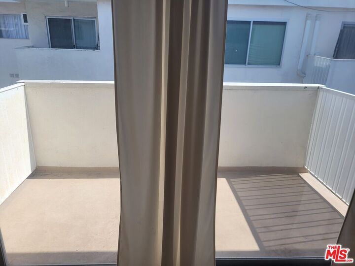 Property Photo:  960 Larrabee St  CA 90069 
