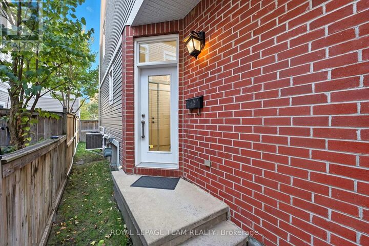 Property Photo:  1512 Clementine Boulevard  ON K1H 8E9 