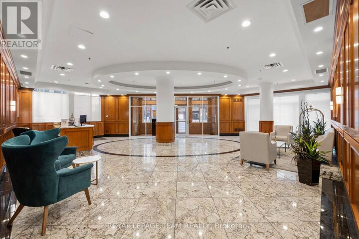 Property Photo:  242 Rideau Street 2406  ON K1N 0B7 