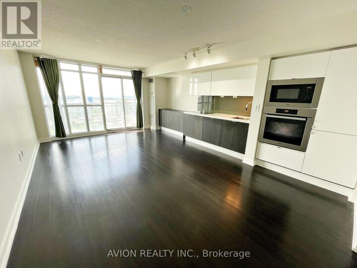 Property Photo:  21 Iceboat Terrace 1807  ON M5V 4A9 