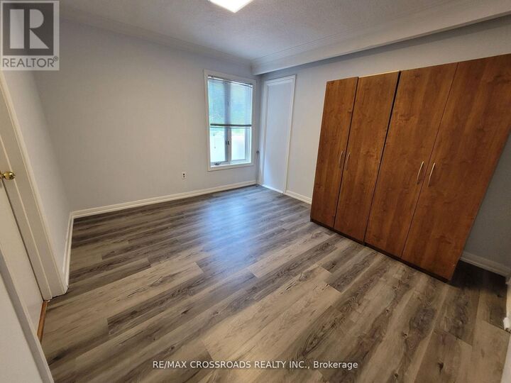 Property Photo:  124 Major Mackenzie Drive East Main  ON L4C 1H1 
