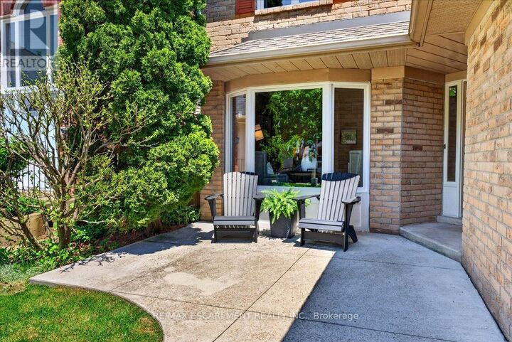 Property Photo:  799 Hawkins Crescent  ON L7S 2C2 