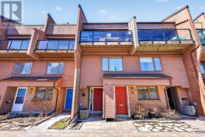 Property Photo:  251 Bruyere Street 12  ON K1N 5E5 